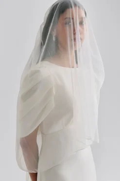 Klassisk slöja med släp