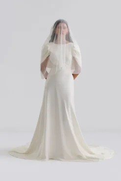 Klassisk slöja med släp